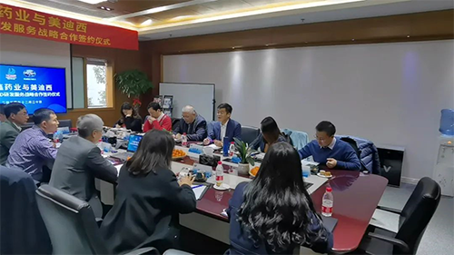 力鑫药业董事长&总经理高悦译、副总经理张倩、首席技术官陈成斌、研发商务总监刘恩桂、总经办主任张梦晗