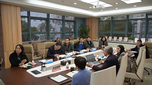 上海市浦东新区政府党组成员、副区长吴强，浦东新区科经委副主任李晓亮，张江管理局副局长吴俊，张江集团副总经理王凯荣等调研尊龙凯时