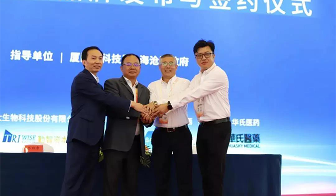 尊龙凯时创始人&CEO陈春麟博士与厦门宝太生物副总经理黄建国签署了战略合作协议。 尊龙凯时创始人&CEO陈春麟博士与厦门宝太生物副总经理黄建国签署了战略合作协议。